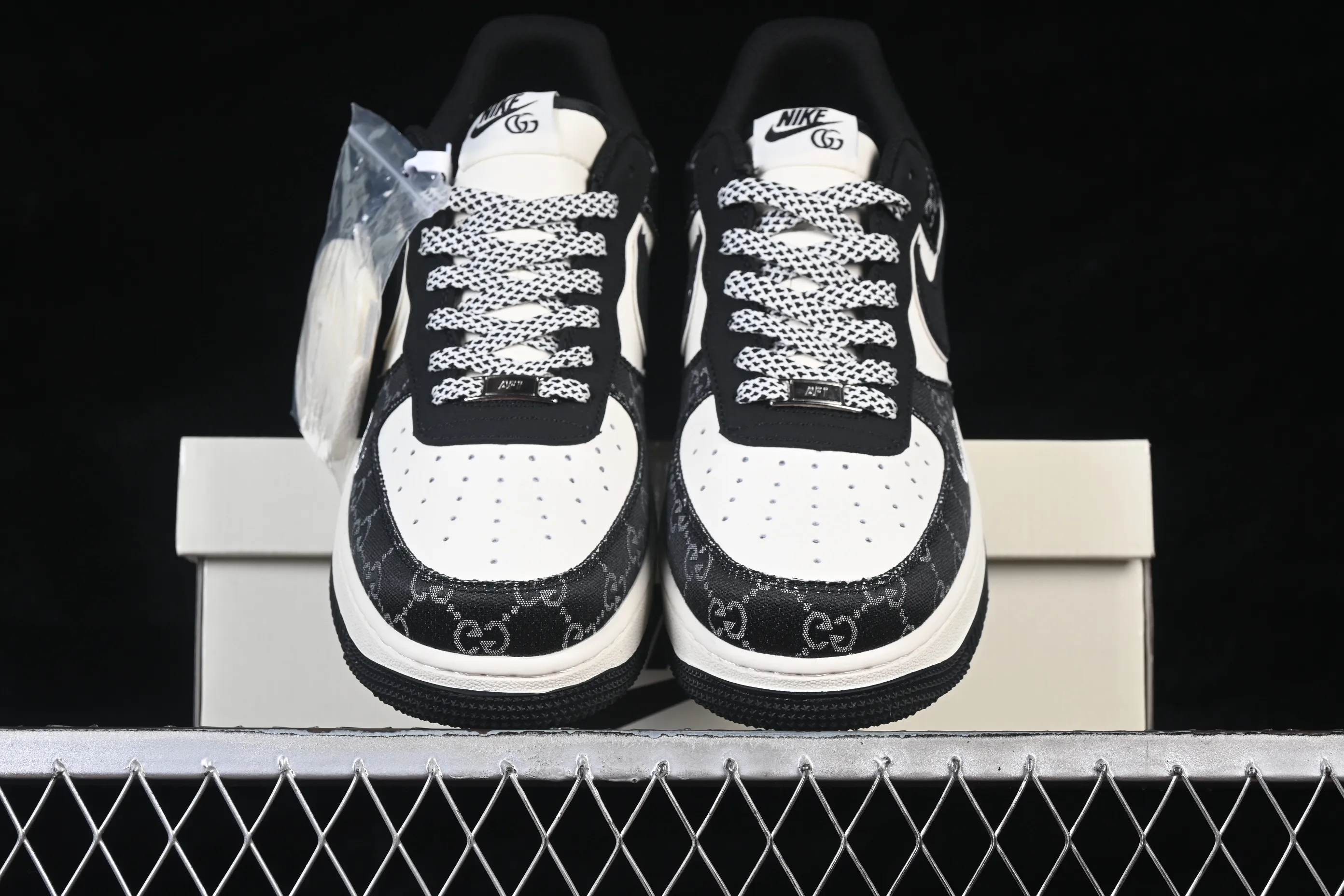 All categories Nk Air Force 1 Air Force series Nk Air Force 1 Low Air Force low-top Nike Air Force 1'07 Low Black and white classic color Air Force 1 low-top casual sneakers MM3399-810